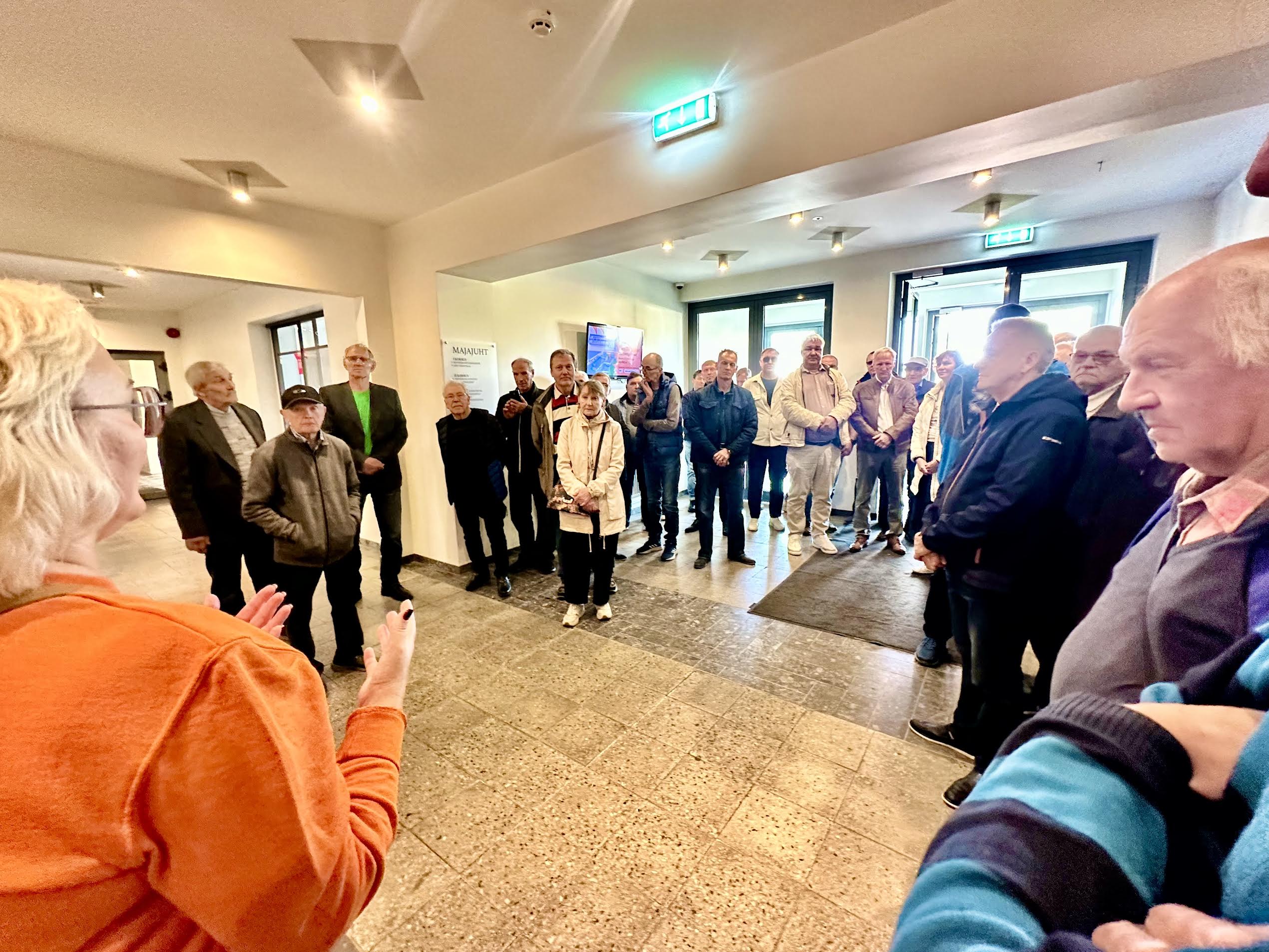 KEIKis võttis vilistlasi vastu keskuse juht Anita Hoole (vasakul).